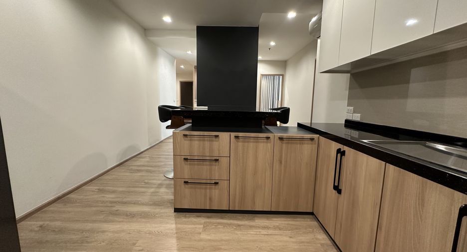 Condo en alquiler de 3 habitaciones en Khlong Toei, Bangkok