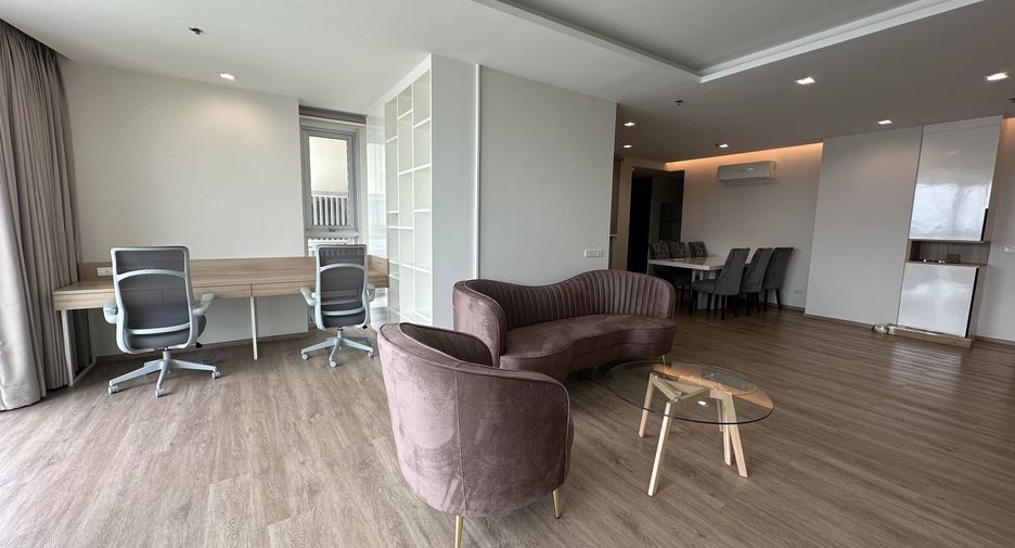 Condo en alquiler de 3 habitaciones en Khlong Toei, Bangkok