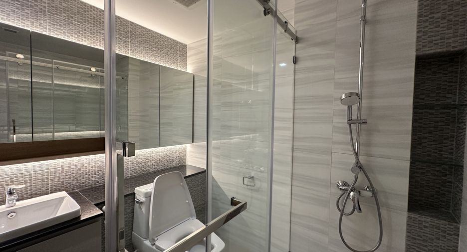 Condo en alquiler de 3 habitaciones en Khlong Toei, Bangkok
