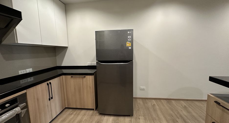 Condo en alquiler de 3 habitaciones en Khlong Toei, Bangkok