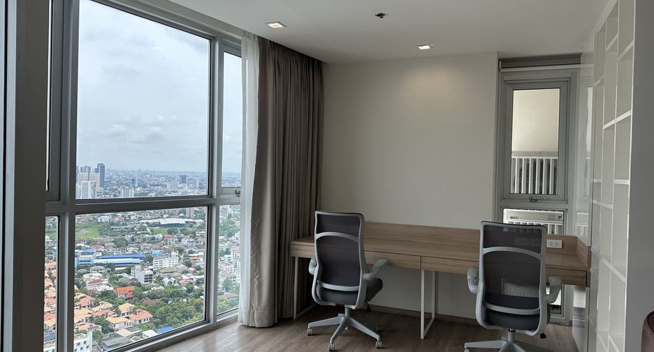 Condo en alquiler de 3 habitaciones en Khlong Toei, Bangkok