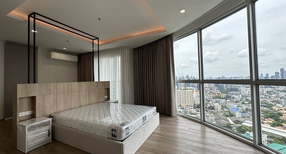 Condo en alquiler de 3 habitaciones en Khlong Toei, Bangkok