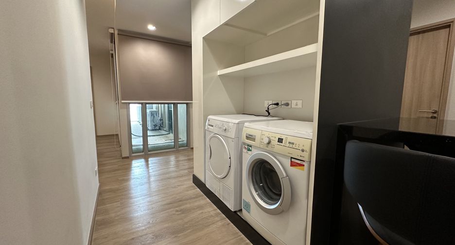 Condo en alquiler de 3 habitaciones en Khlong Toei, Bangkok