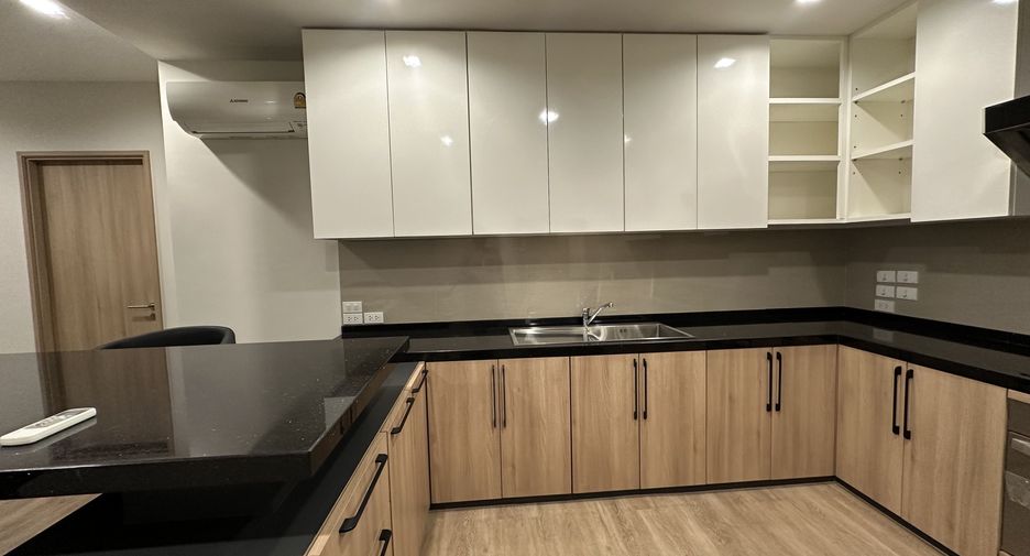 Condo en alquiler de 3 habitaciones en Khlong Toei, Bangkok