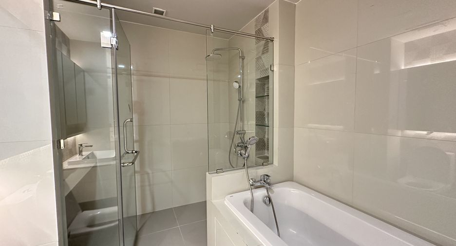 Condo en alquiler de 3 habitaciones en Khlong Toei, Bangkok