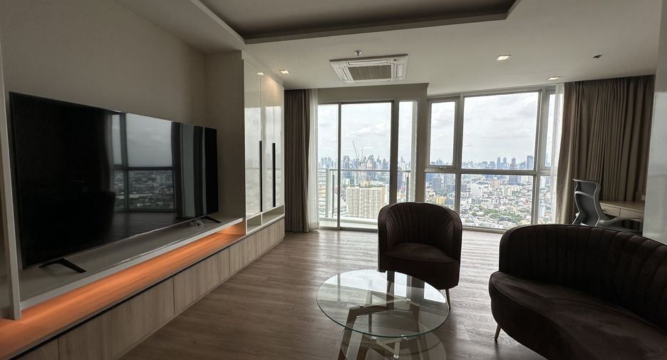 Condo en alquiler de 3 habitaciones en Khlong Toei, Bangkok
