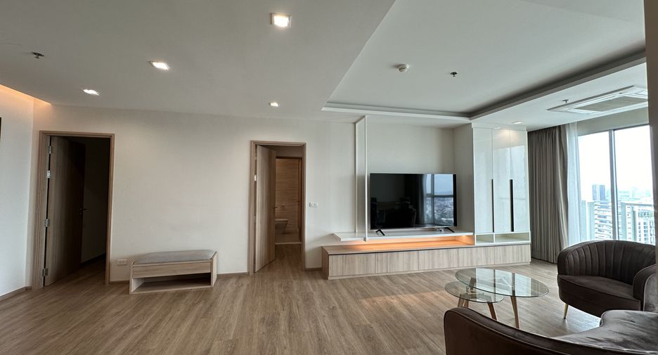 Condo en alquiler de 3 habitaciones en Khlong Toei, Bangkok