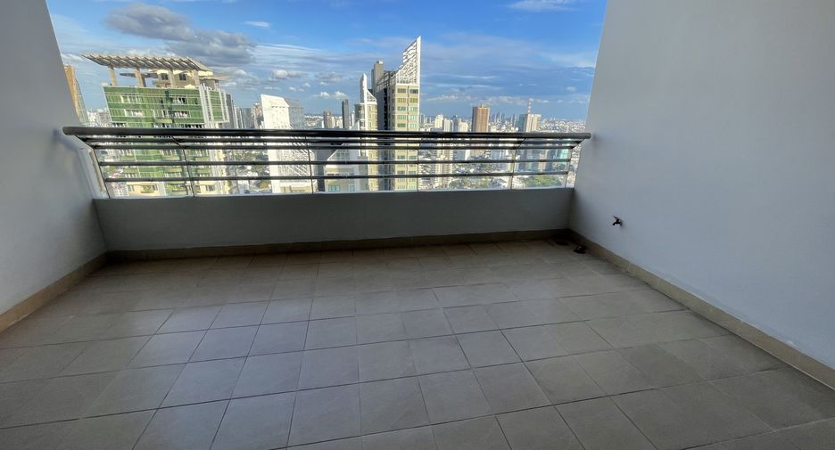 For rent 4 bedrooms apartment in Khlong Toei, Bangkok
