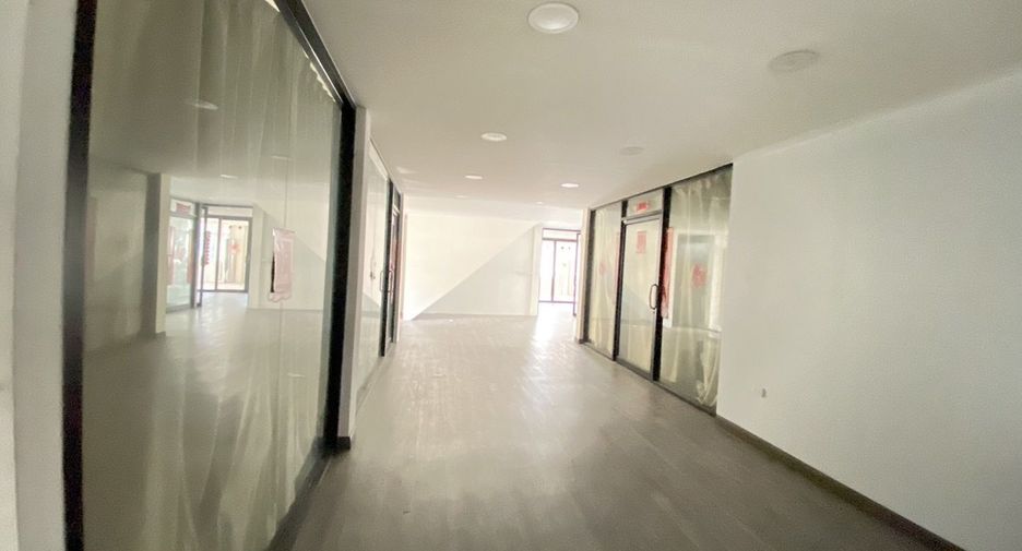 Local comercial en alquiler de 4 habitaciones en Suan Luang, Bangkok