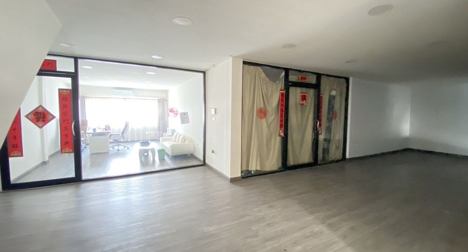 For rent 4 bedrooms retail Space in Suan Luang, Bangkok