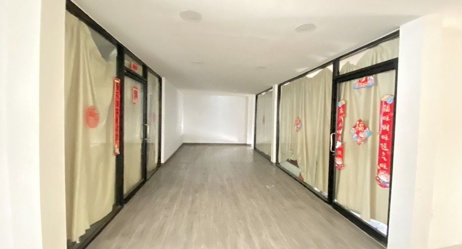 For rent 4 bedrooms retail Space in Suan Luang, Bangkok