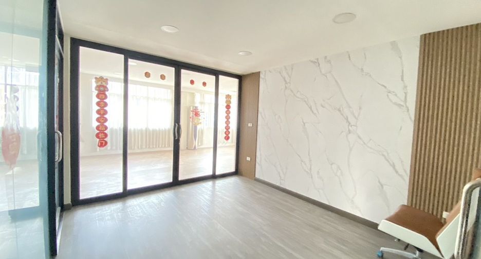 For rent 4 bedrooms retail Space in Suan Luang, Bangkok