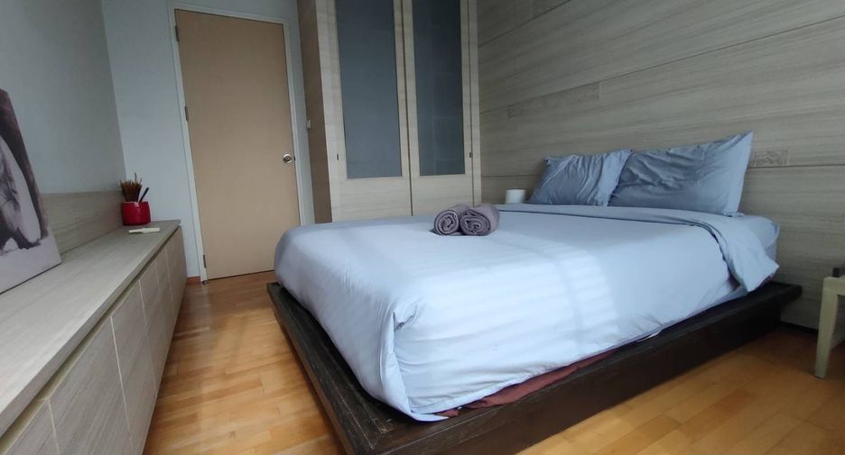 For rent 2 bedrooms condo in Khlong Toei, Bangkok