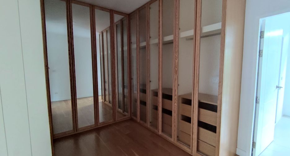 Продажа 4 спальни таунхаус в Пхаси Чароен, Бангкок