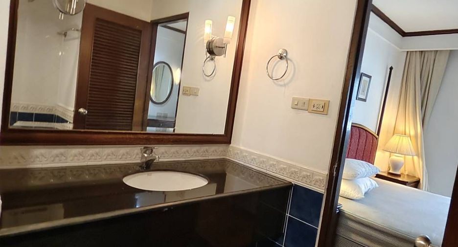 For rent 2 bedrooms condo in Pathum Wan, Bangkok
