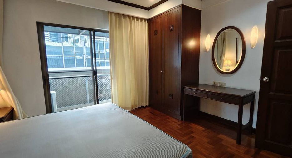 For rent 2 bedrooms condo in Pathum Wan, Bangkok