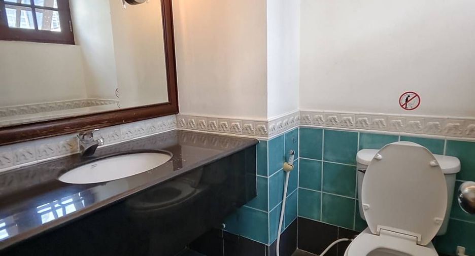 For rent 2 bedrooms condo in Pathum Wan, Bangkok