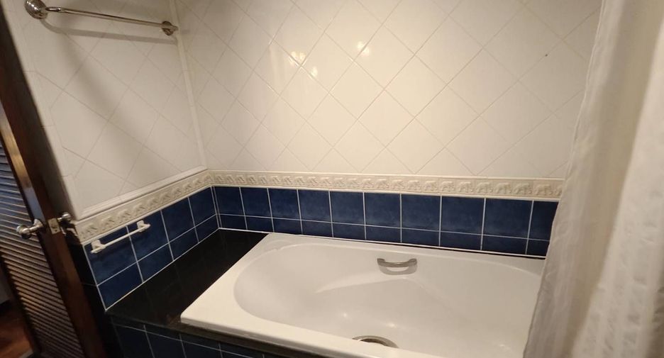 For rent 2 bedrooms condo in Pathum Wan, Bangkok