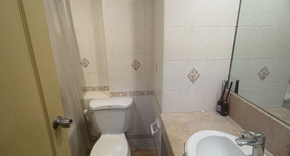 For rent studio condo in Bang Rak, Bangkok