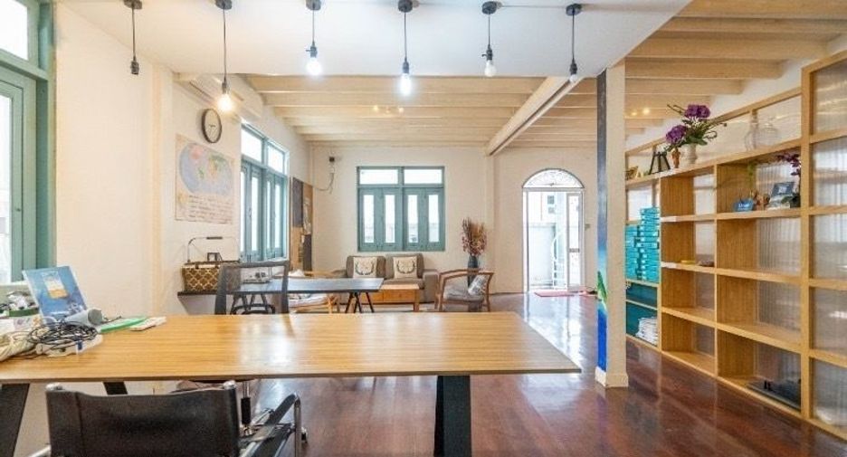Casa en alquiler de 3 habitaciones en Khlong Toei, Bangkok