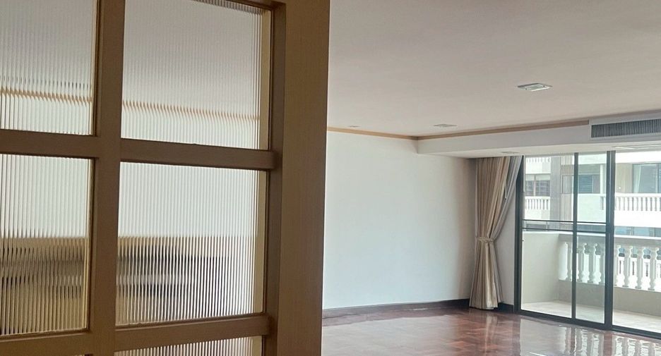 For rent 4 ベッドルーム condo in Khlong Toei, Bangkok