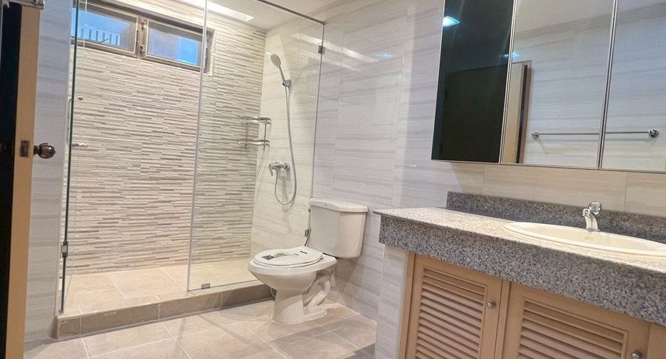 For rent 4 ベッドルーム condo in Khlong Toei, Bangkok