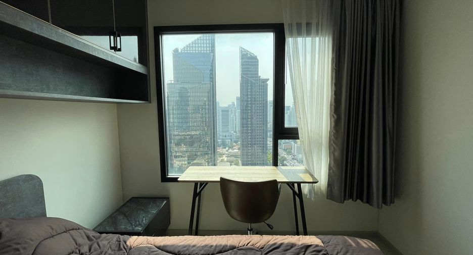 Condo en alquiler de 2 habitaciones en Huai Khwang, Bangkok