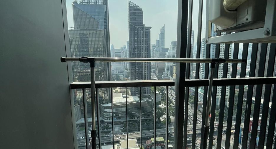 Condo en alquiler de 2 habitaciones en Huai Khwang, Bangkok