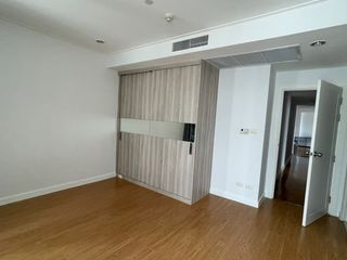 For rent 4 bedrooms condo in Bang Rak, Bangkok