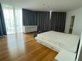 For rent 4 ベッドルーム condo in Bang Rak, Bangkok