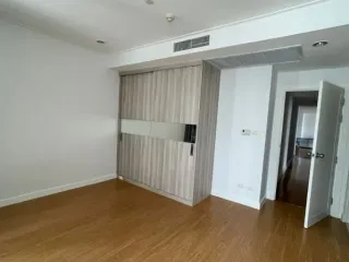 For rent 4 ベッドルーム condo in Bang Rak, Bangkok