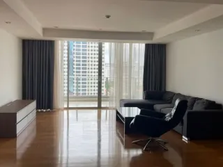 For rent 4 ベッドルーム condo in Bang Rak, Bangkok