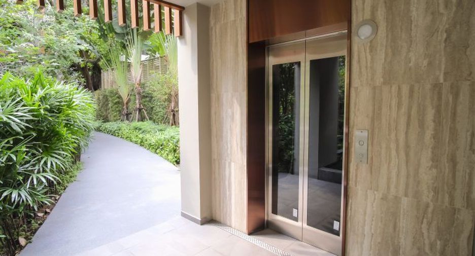 For rent 2 bedrooms condo in Yan Nawa, Bangkok