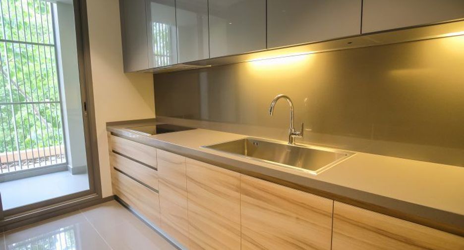 For rent 2 bedrooms condo in Yan Nawa, Bangkok