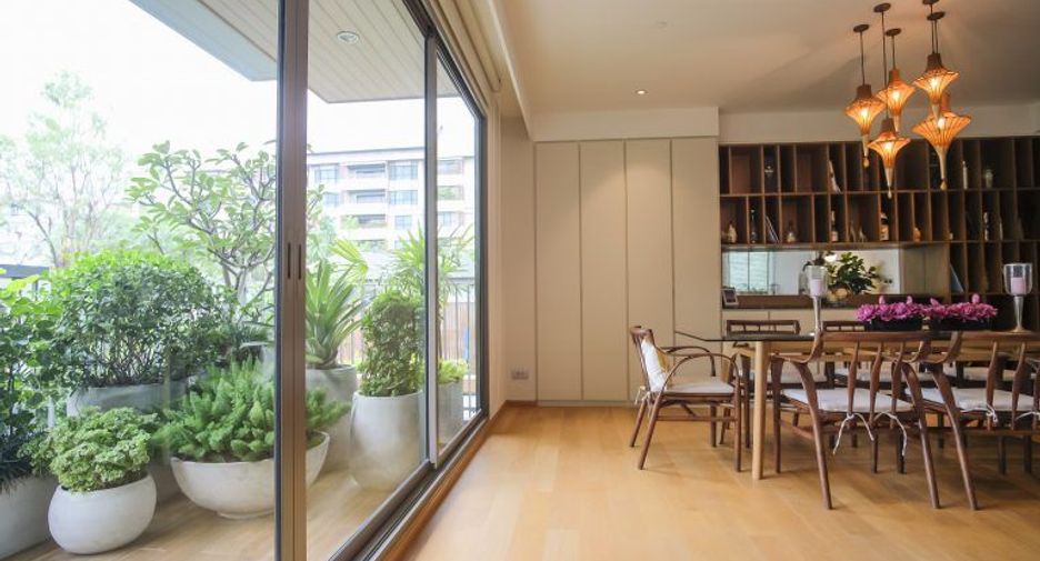 For rent 2 bedrooms condo in Yan Nawa, Bangkok
