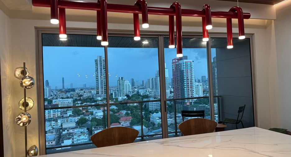 For rent 2 bedrooms condo in Yan Nawa, Bangkok
