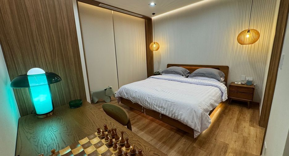 For rent 2 bedrooms condo in Yan Nawa, Bangkok