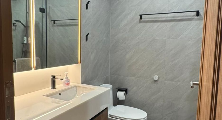 For rent 2 bedrooms condo in Yan Nawa, Bangkok