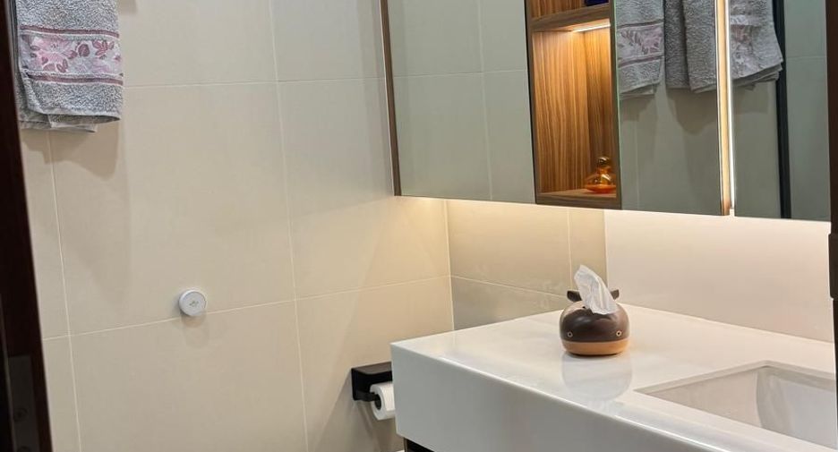 For rent 2 bedrooms condo in Yan Nawa, Bangkok