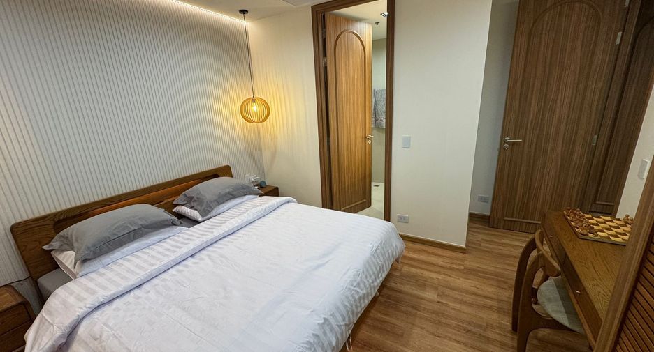 For rent 2 bedrooms condo in Yan Nawa, Bangkok