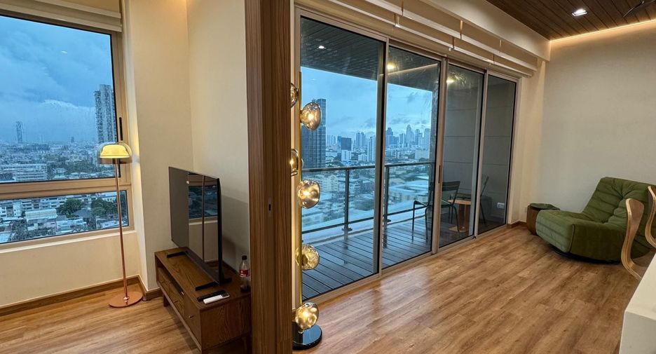 For rent 2 bedrooms condo in Yan Nawa, Bangkok