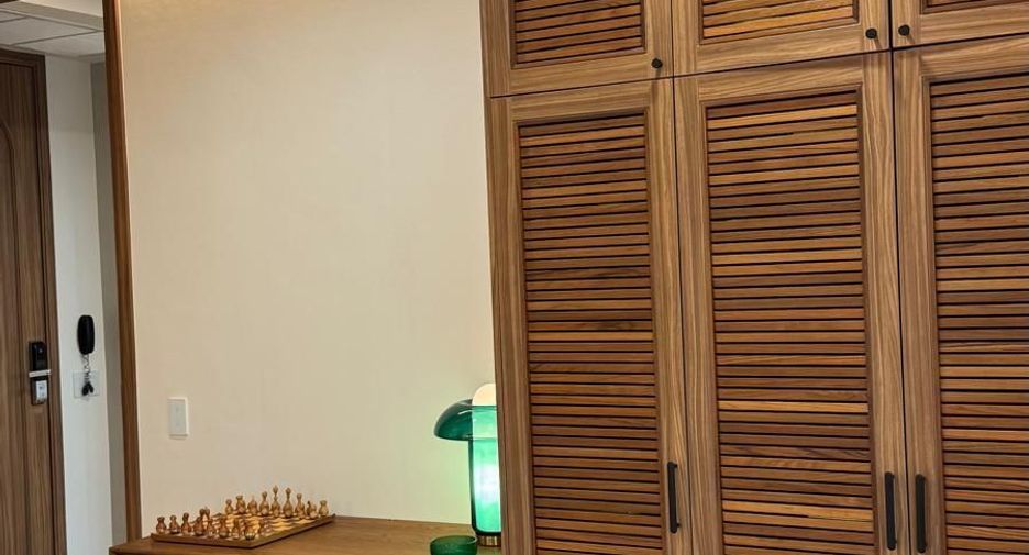 For rent 2 bedrooms condo in Yan Nawa, Bangkok