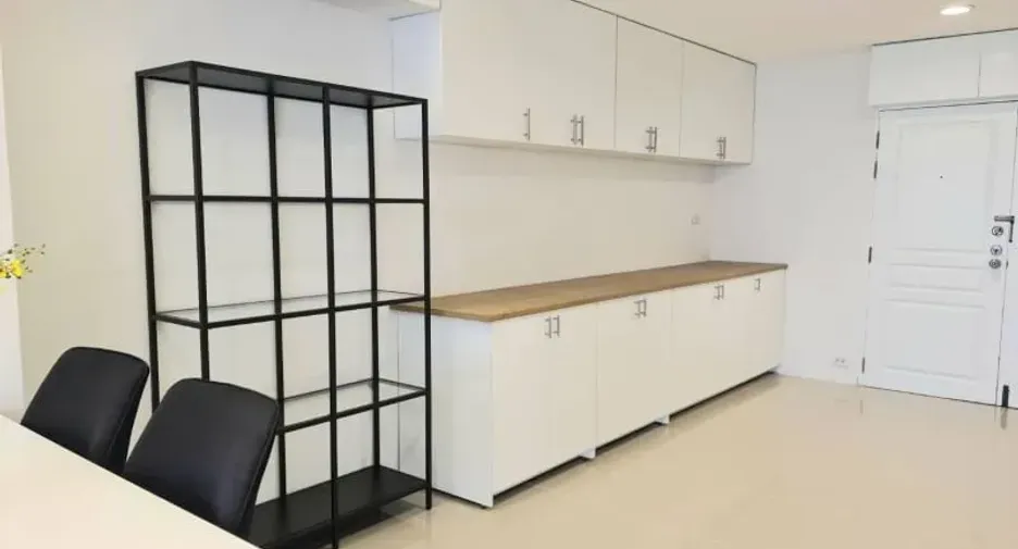 For rent 4 bedrooms apartment in Khlong Toei, Bangkok