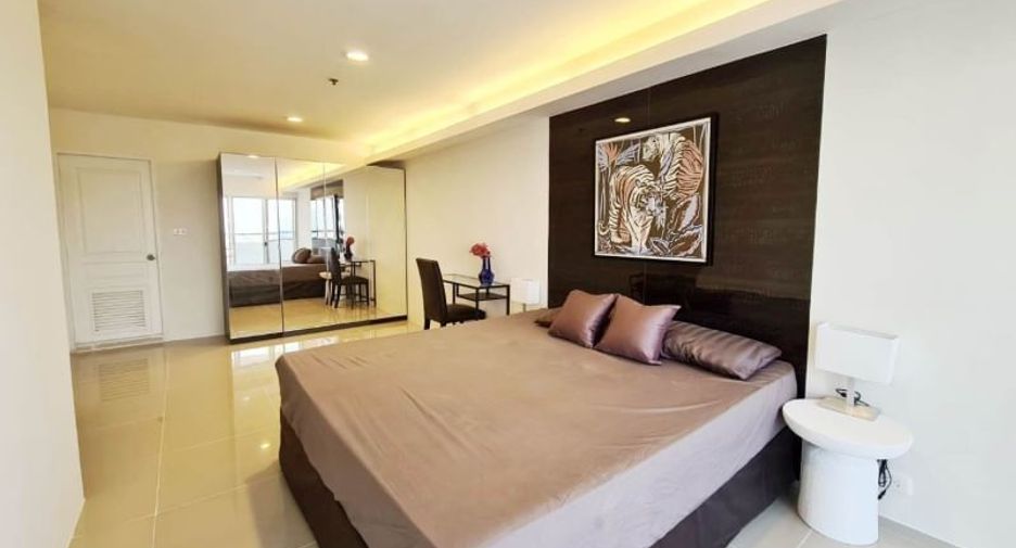 For rent 4 bedrooms apartment in Khlong Toei, Bangkok