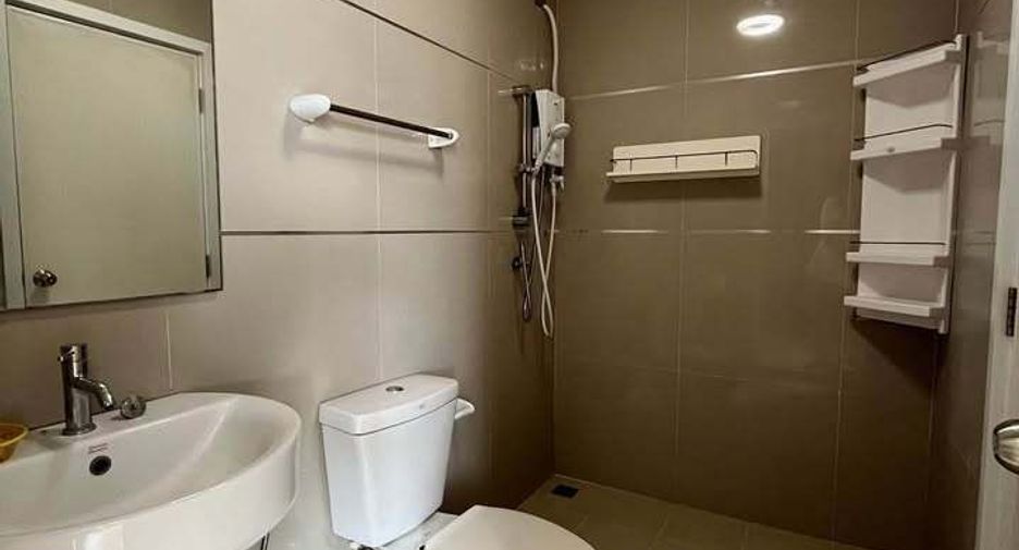 For rent 3 bedrooms townhouse in Bang Phli, Samut Prakan