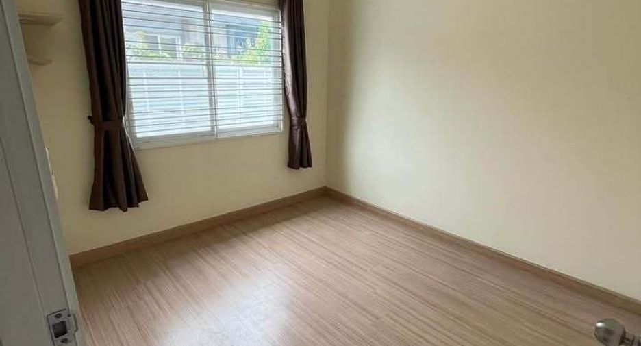 For rent 3 bedrooms townhouse in Bang Phli, Samut Prakan