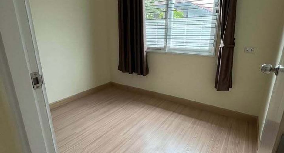 For rent 3 bedrooms townhouse in Bang Phli, Samut Prakan