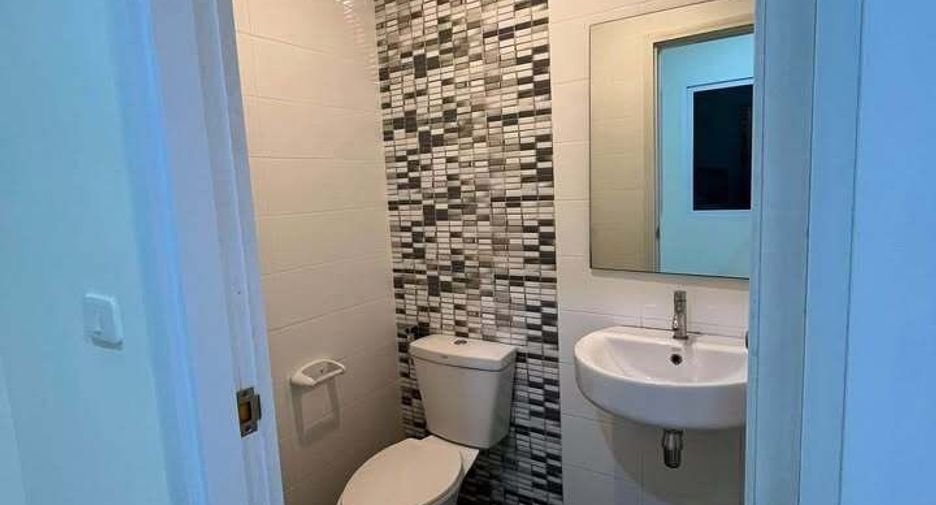 For rent 3 bedrooms townhouse in Bang Phli, Samut Prakan