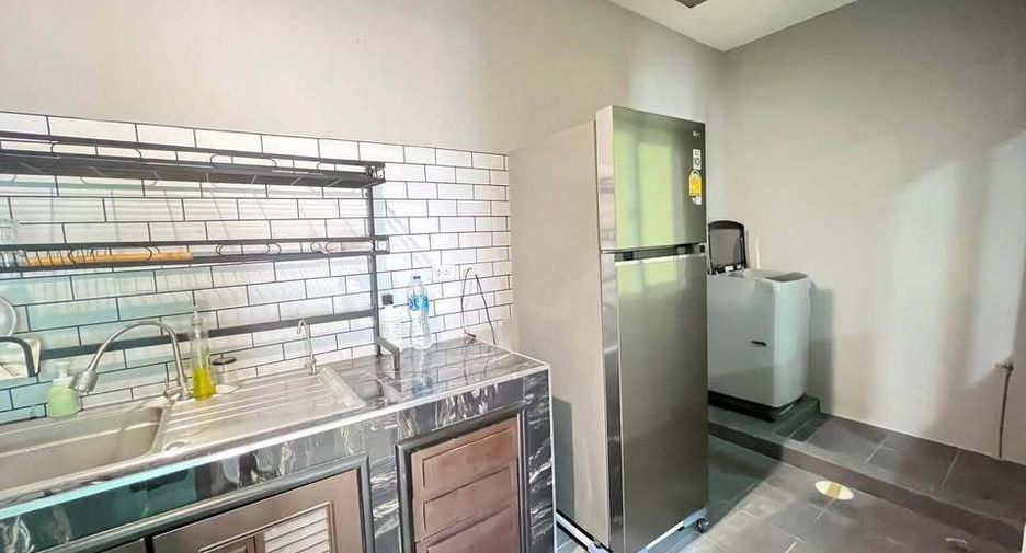 For rent 3 bedrooms townhouse in Bang Phli, Samut Prakan