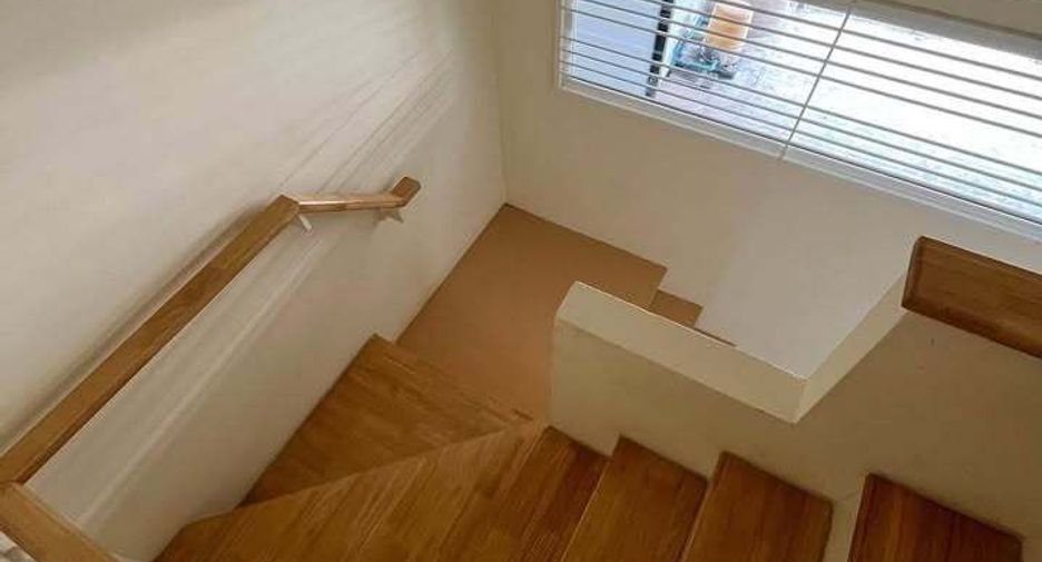 For rent 3 bedrooms townhouse in Bang Phli, Samut Prakan